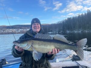 Läs mer om artikeln Fiskepremier 2025-01-02.  Abborrarna är tröga, gösarna lite bättre.